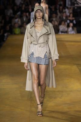 Burberry весна-лето 2020 (85888-Burberry-SS-2020-14.jpg)