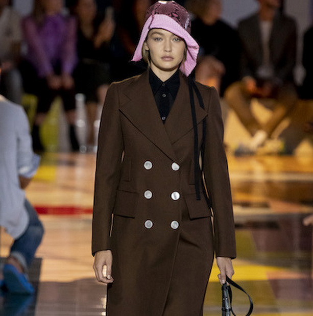 Prada весна-лето 2020 (85912-Prada-SS-2020-s.jpg)