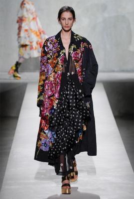 Dries Van Noten весна-лето 2020 (86045-Dries-Van-Noten-SS-2020-12.jpg)