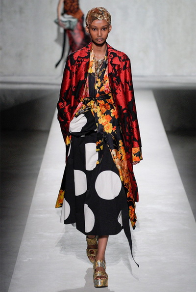 Dries Van Noten весна-лето 2020 (86045-Dries-Van-Noten-SS-2020-17.jpg)