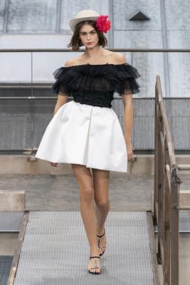 Chanel весна-лето 2020 (86096-Chanel-SS-2020-16.jpg)