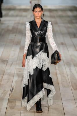 Alexander McQueen весна-лето 2020 (86117-Alexander-McQueen-SS-2020-05.jpg)