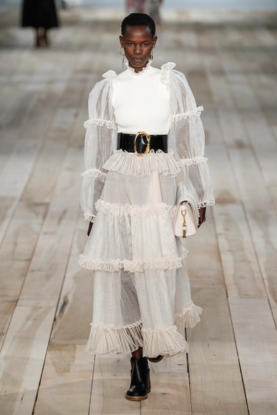 Alexander McQueen весна-лето 2020 (86117-Alexander-McQueen-SS-2020-15.jpg)