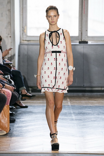 Giambattista Valli весна-лето 2020 (86196-Giambattista-Valli-SS-2020-01.jpg)