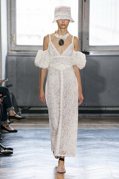 Giambattista Valli весна-лето 2020 (86196-Giambattista-Valli-SS-2020-07.jpg)