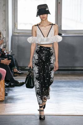 Giambattista Valli весна-лето 2020 (86196-Giambattista-Valli-SS-2020-13.jpg)