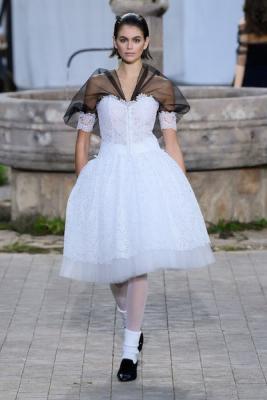 Chanel Haute Сouture весна-лето 2020 (86655-Chanel-Couture-SS-2020-18.jpg)