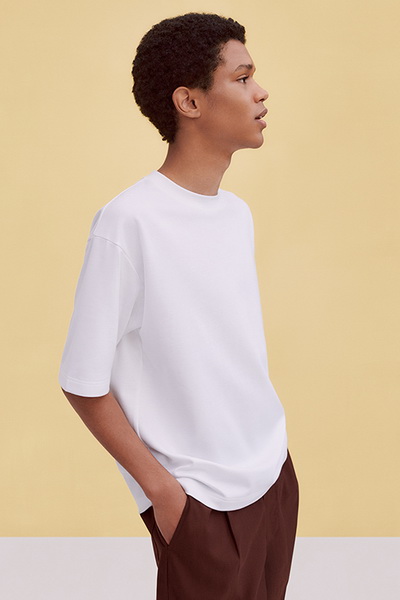 Uniqlo U весна-лето 2020 (86842-Uniqlo-SS-2020-09.jpg)