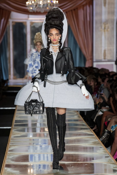 Moschino весна-лето 2020 (86877-Moschino-AW-2020-09.jpg)