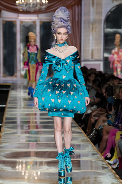 Moschino весна-лето 2020 (86877-Moschino-AW-2020-19.jpg)