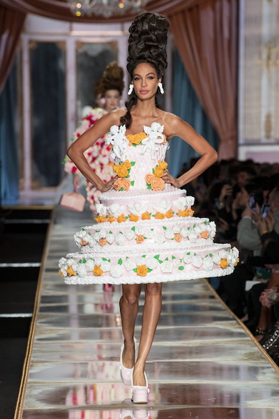 Moschino весна-лето 2020 (86877-Moschino-AW-2020-24.jpg)