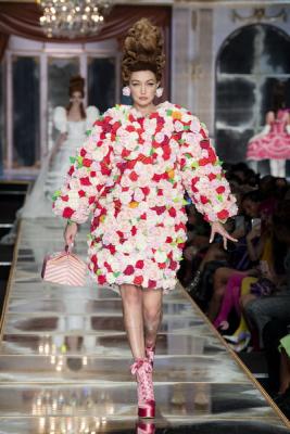 Moschino весна-лето 2020 (86877-Moschino-AW-2020-25.jpg)