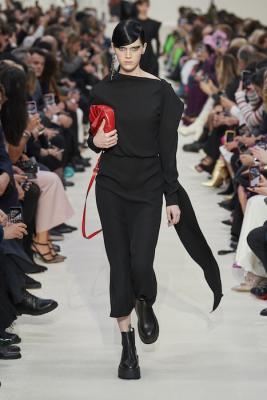 Valentino осень-зима 2020 (87382-Valentino-AW-2020-01.jpg)