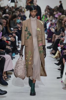 Valentino осень-зима 2020 (87382-Valentino-AW-2020-17.jpg)