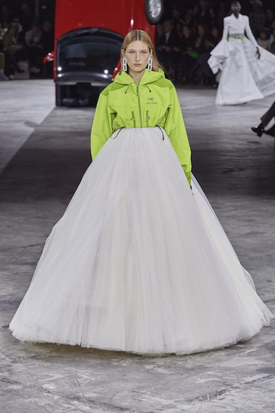 Off-White осень-зима 2020 (87410-Off-White-AW-2020-21.jpg)