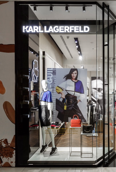 Karl Lagerfeld открыл новый магазин в Москве (87492-Noviy-Magazin-Karl-Lagerfeld-02.jpg)