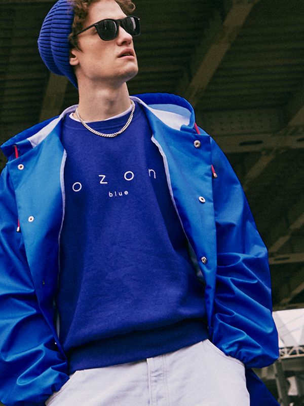 Одежда на азон. Фирменная одежда озон. Одежда на азон. Баннер реклама одежды озон. Брендированный свитшот.