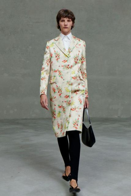 Prada весна-лето 2021 (88834-Prada-SS-2020-01.jpg)