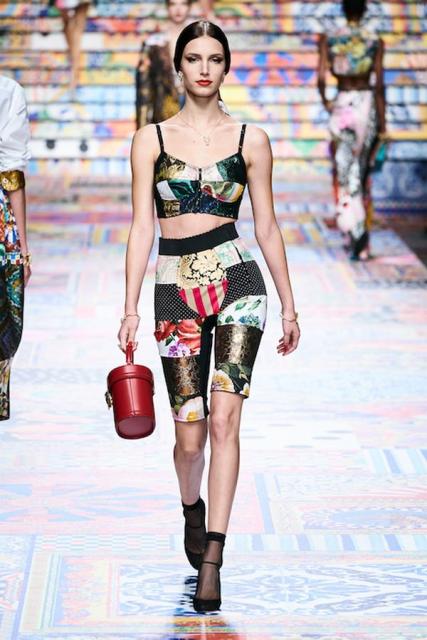 Dolce & Gabbana весна-лето 2021 (89682-Dolce-Gabbana-SS-2021-03.jpg)