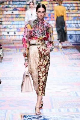 Dolce & Gabbana весна-лето 2021 (89682-Dolce-Gabbana-SS-2021-06.jpg)