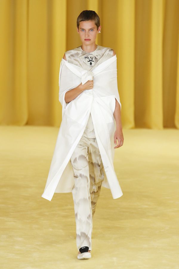 Prada весна-лето 2021 (89704-Prada-SS-2021-02.jpg)