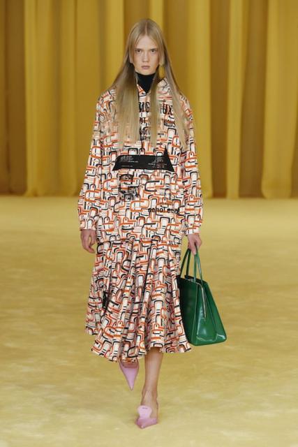 Prada весна-лето 2021 (89704-Prada-SS-2021-10.jpg)