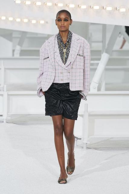 Chanel весна-лето 2021  (89951-Chanei-SS-2021-02.jpg)