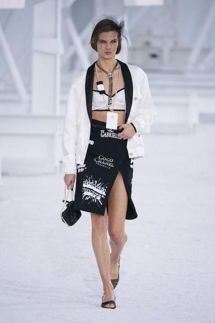 Chanel весна-лето 2021  (89951-Chanei-SS-2021-13.jpg)