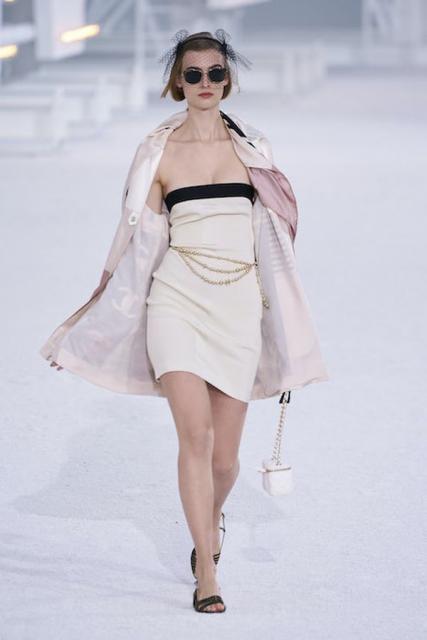 Chanel весна-лето 2021  (89951-Chanei-SS-2021-14.jpg)