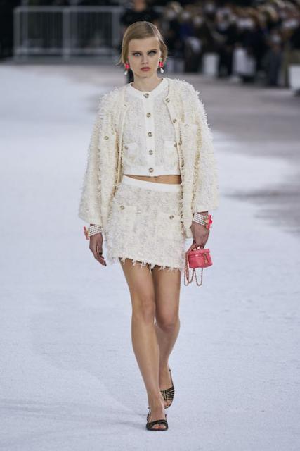 Chanel весна-лето 2021  (89951-Chanei-SS-2021-15.jpg)