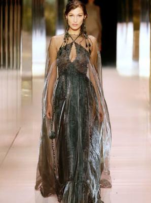 Fendi Couture весна-лето 2021 (91284-Fendi-Couture-SS-2021-07.jpg)