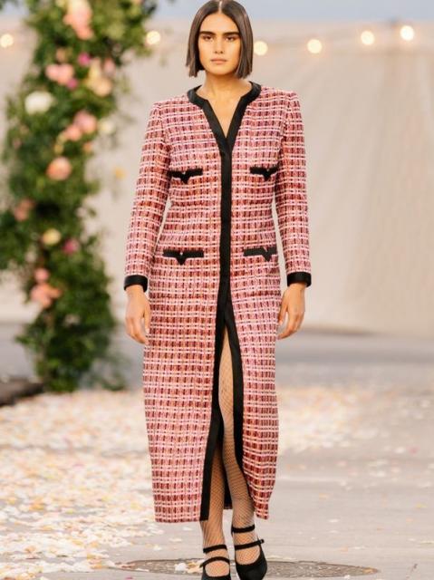 Chanel Couture весна-лето 2021 (91308-Chanel-Couture-SS-2021-04.jpg)