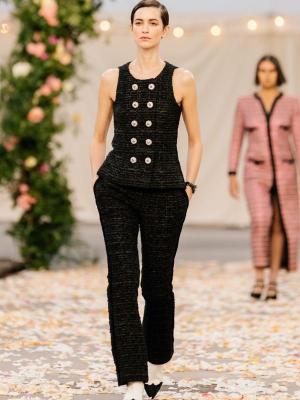 Chanel Couture весна-лето 2021 (91308-Chanel-Couture-SS-2021-11.jpg)