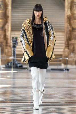 Louis Vuitton осень-зима 2021/2022 (91633-Louis-Vuitton-FW-2021-b.jpg)