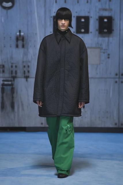 Raf Simons осень-зима 2021/2022 (91783-Raf-Simons-FW-2021-07.jpg)