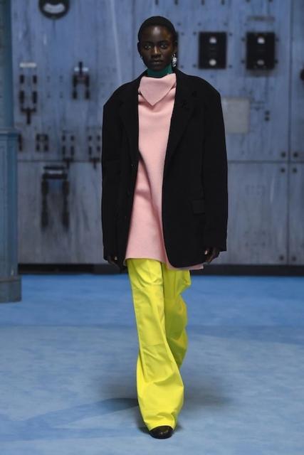 Raf Simons осень-зима 2021/2022 (91783-Raf-Simons-FW-2021-10.jpg)