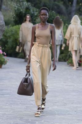 Max Mara resort 2022 (92721-Max-Mara-Resort-2022-04.jpg)