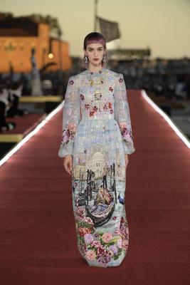 Dolce & Gabbana Alta Moda 2021 (93337-Dolce-Gabbana-Alta-Moda-2021-02.jpg)