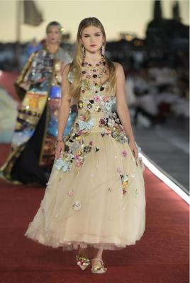 Dolce & Gabbana Alta Moda 2021 (93337-Dolce-Gabbana-Alta-Moda-2021-03.jpg)