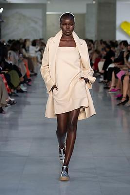 Max Mara весна-лето 2022 (93634-Max-Mara-SS-2022-01.jpg)