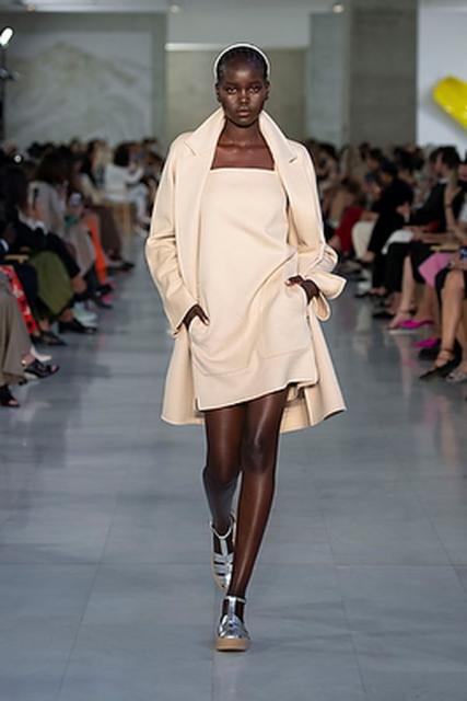 Max Mara весна-лето 2022 (93634-Max-Mara-SS-2022-01.jpg)