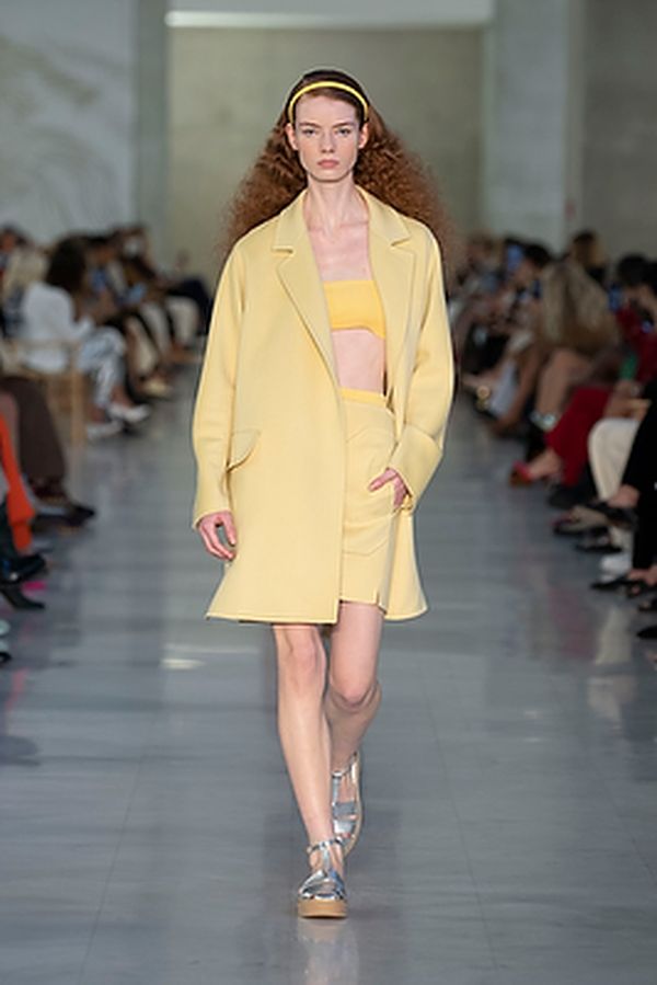 Max Mara весна-лето 2022 (93634-Max-Mara-SS-2022-04.jpg)