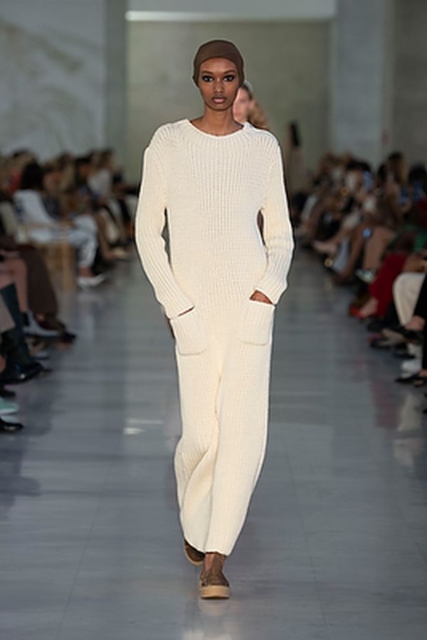 Max Mara весна-лето 2022 (93634-Max-Mara-SS-2022-11.jpg)