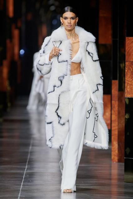 Fendi весна-лето 2022 (93671-Fendi-SS-2022-02.jpg)