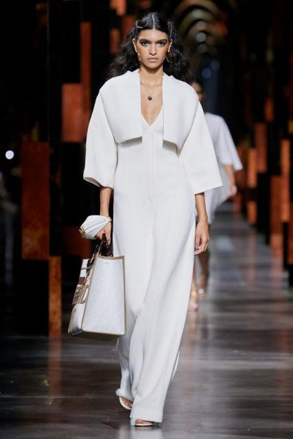 Fendi весна-лето 2022 (93671-Fendi-SS-2022-05.jpg)