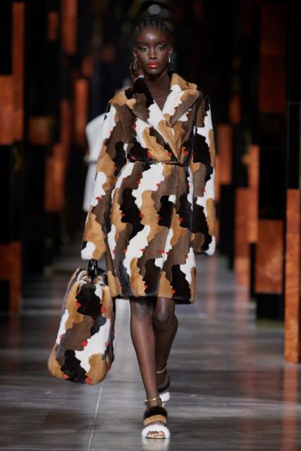 Fendi весна-лето 2022 (93671-Fendi-SS-2022-09.jpg)