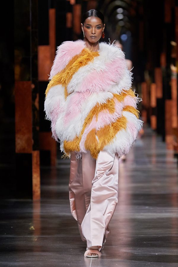 Fendi весна-лето 2022 (93671-Fendi-SS-2022-13.jpg)