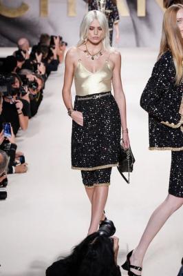 Chanel весна-лето 2022 (93753-Chanel-SS-2022-04.jpg)