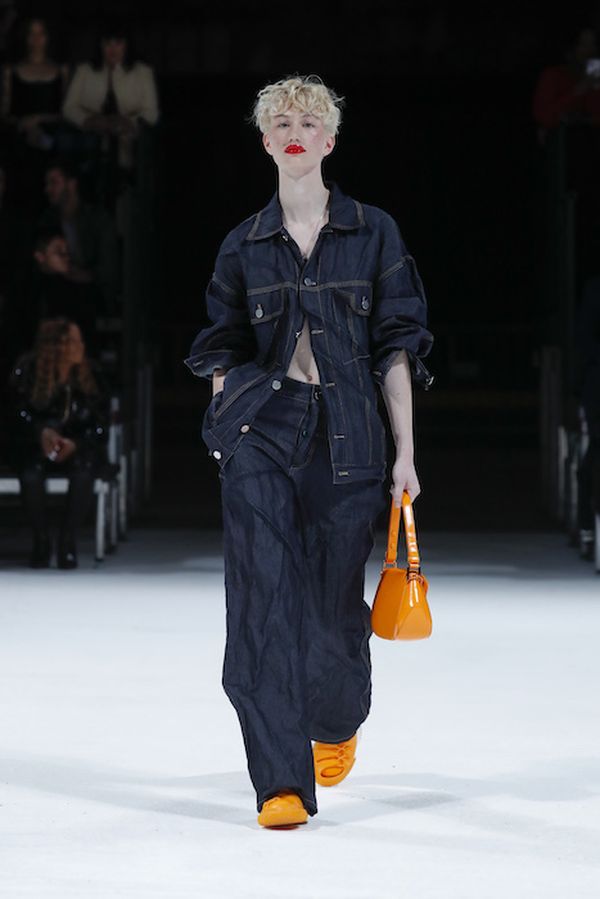 Bottega Veneta весна-лето 2022 (93942-Bottega-Veneta-SS-2022-07.jpg)