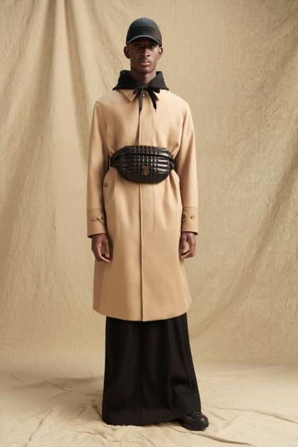 Burberry Pre-Fall 2022 (94271-Burberry-Pre-Fall-2022-08.jpg)